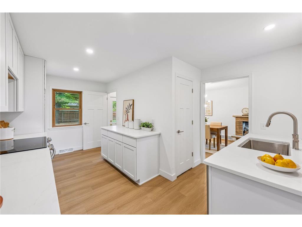6 Mission Lane Bloomington MN 55420 7081508 image10