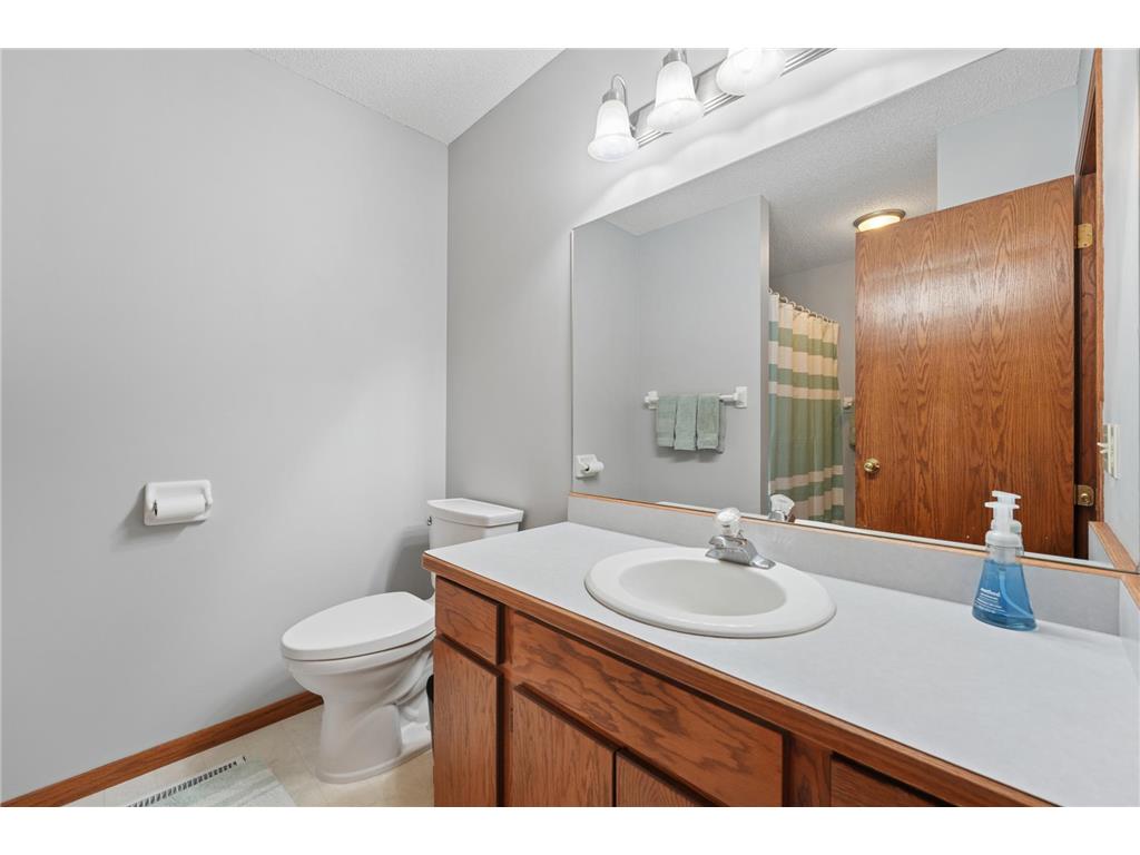 6 Oak Road #B Circle Pines MN 55014 7074788 image18