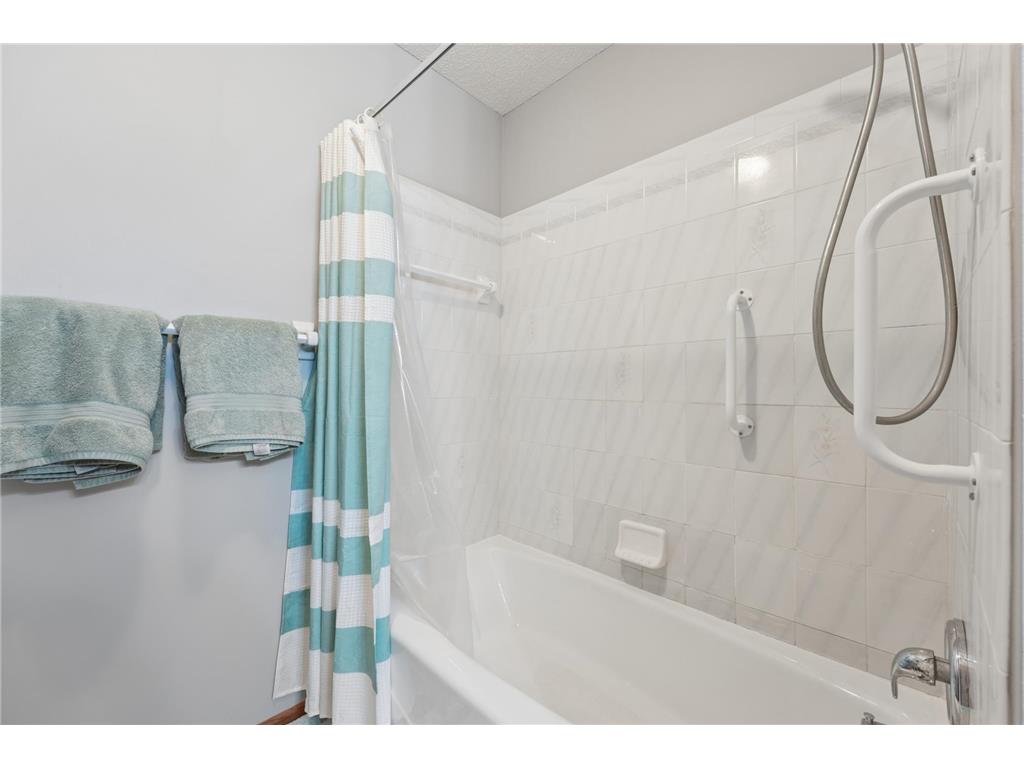 6 Oak Road #B Circle Pines MN 55014 7074788 image19