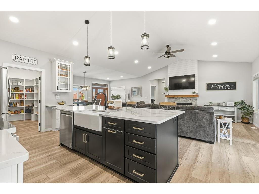 600 Elizabeth Street Marshall MN 56258 7075875 image4