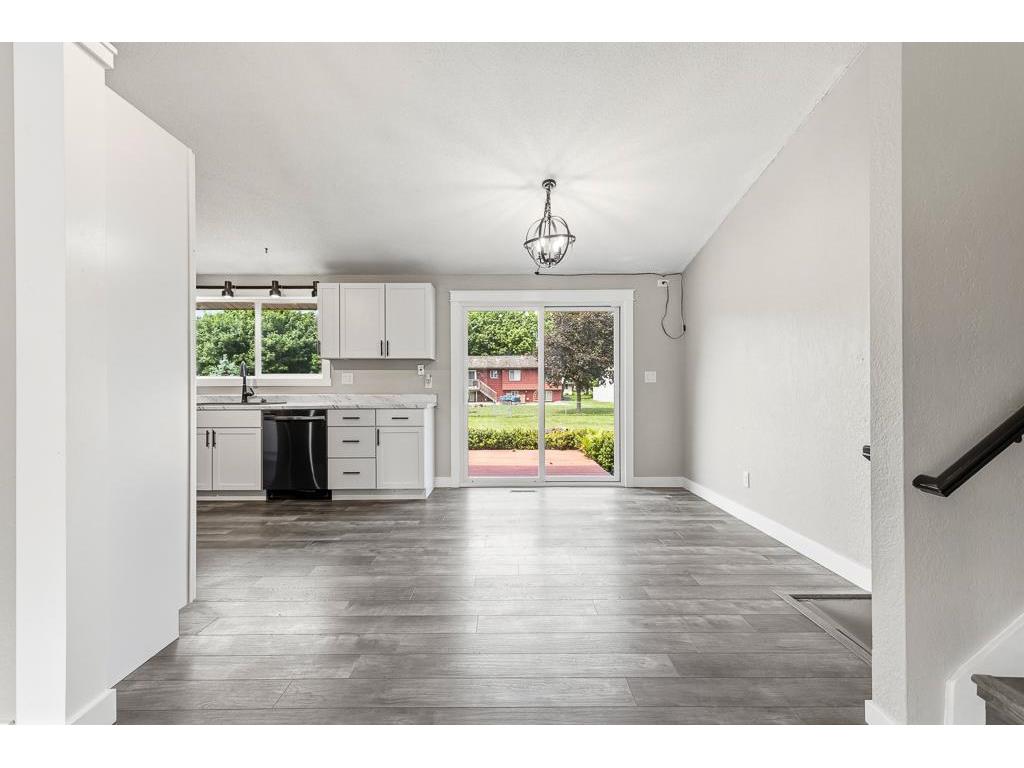 600 Lawrence Street Marshall MN 56258 7087166 image14