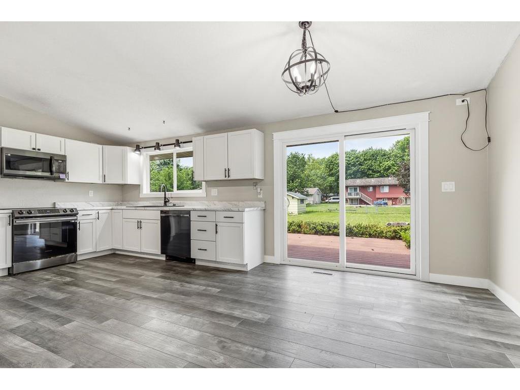 600 Lawrence Street Marshall MN 56258 7087166 image17