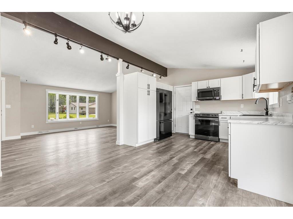 600 Lawrence Street Marshall MN 56258 7087166 image18