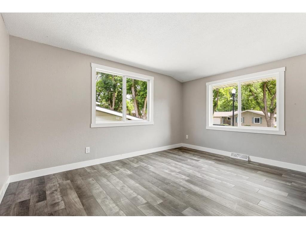 600 Lawrence Street Marshall MN 56258 7087166 image22