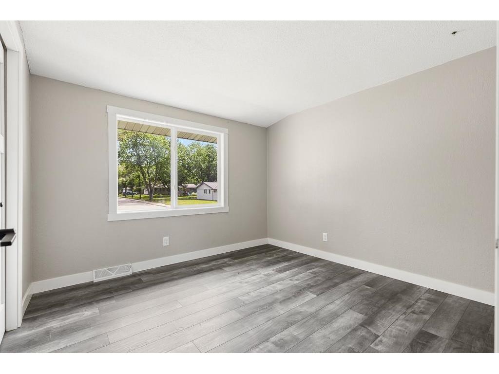 600 Lawrence Street Marshall MN 56258 7087166 image24