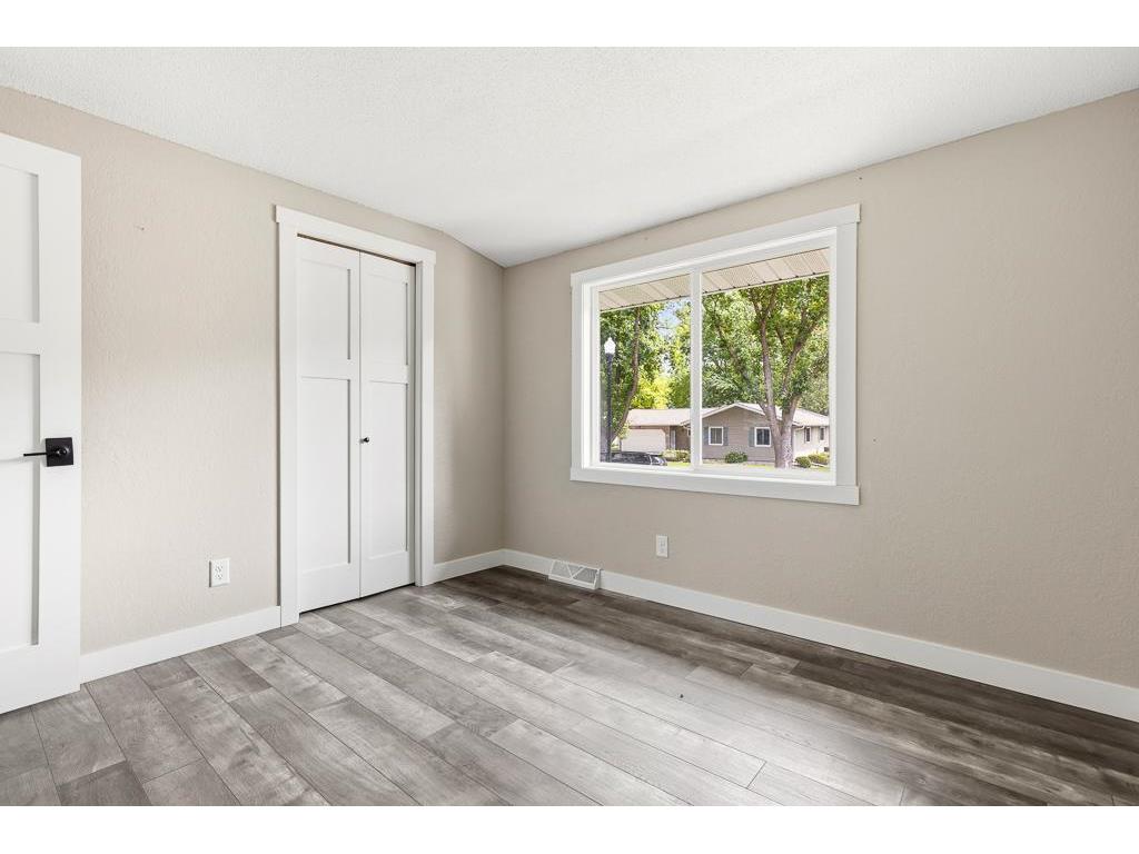 600 Lawrence Street Marshall MN 56258 7087166 image25