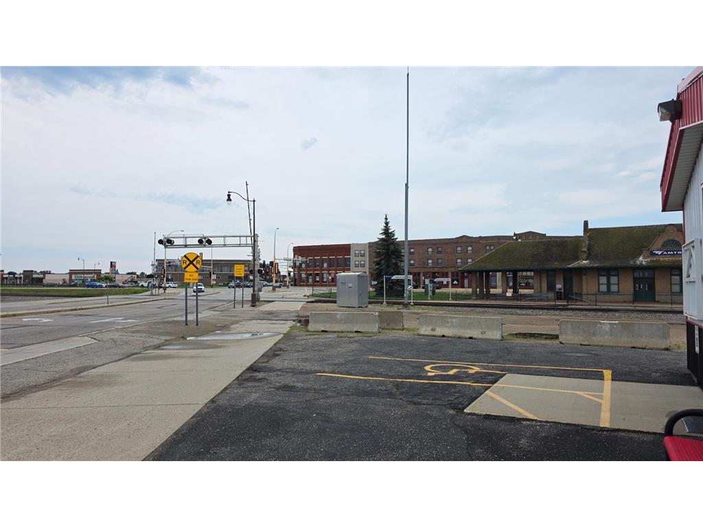 600 N Washington Avenue Detroit Lakes MN 56501 7092149 image19