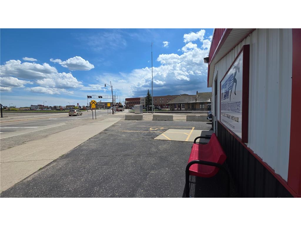 600 N Washington Avenue Detroit Lakes MN 56501 7092149 image5