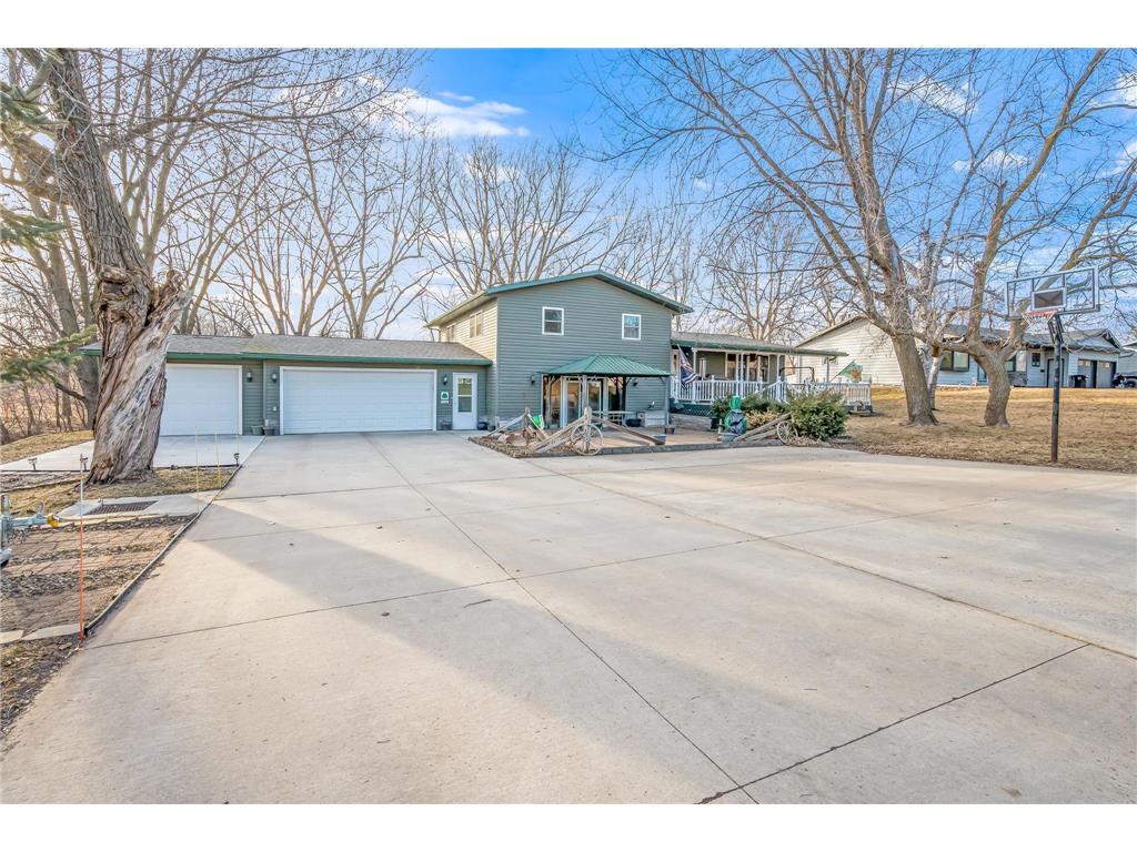 600 Plum Avenue Windom MN 56101 7026224 image1