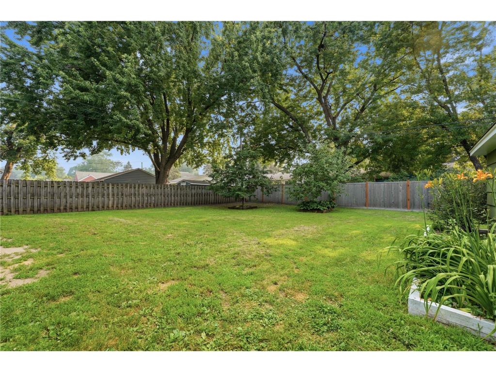 6009 Quebec Avenue N New Hope MN 55428 7106497 image45