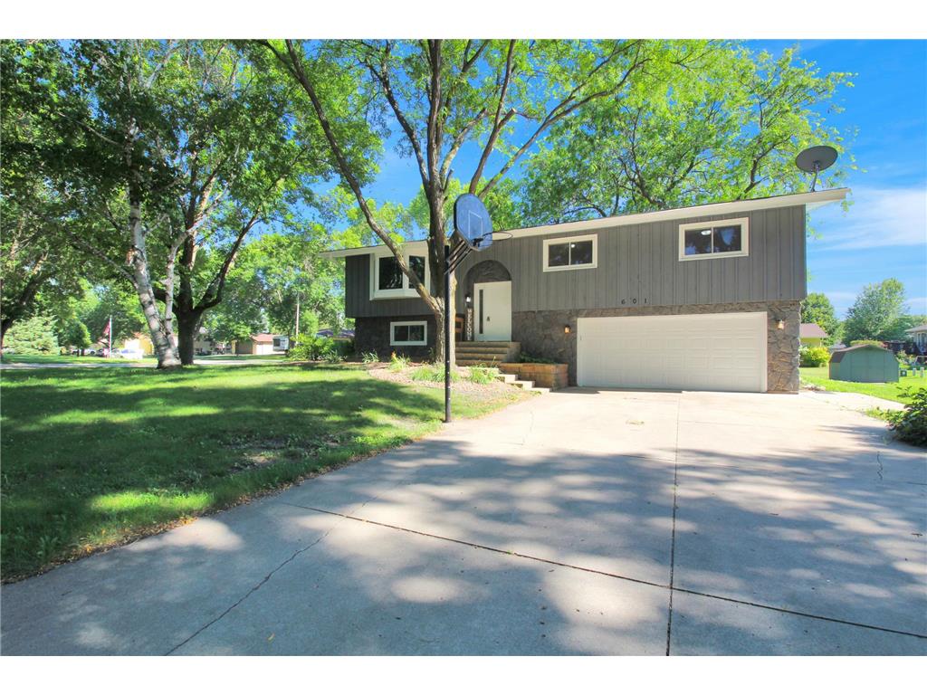 601 25th Avenue SW Willmar MN 56201 7110175 image1
