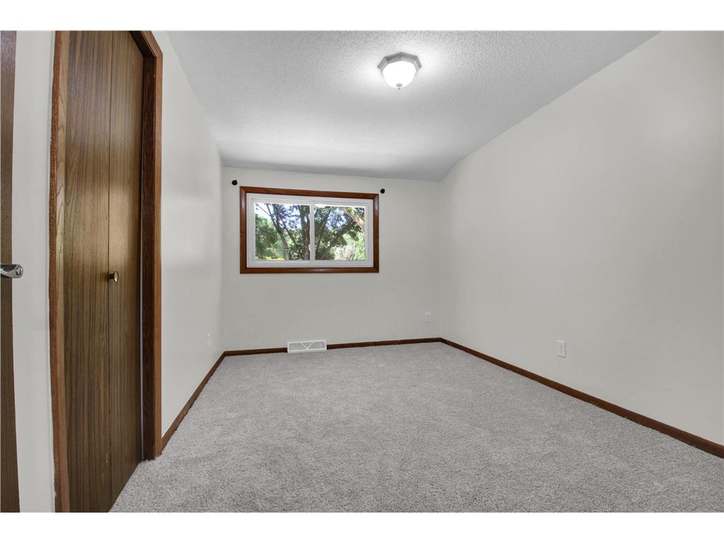 601 25th Avenue SW Willmar MN 56201 7110175 image11