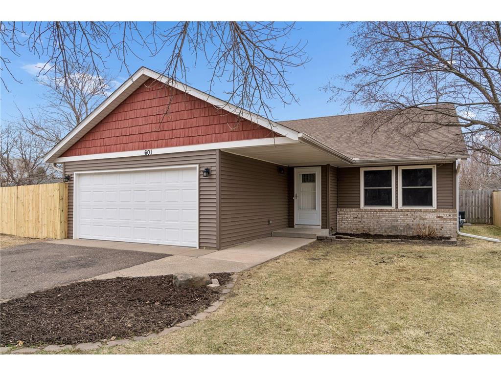 601 Cedar Street SW Isanti MN 55040 7053293 image1