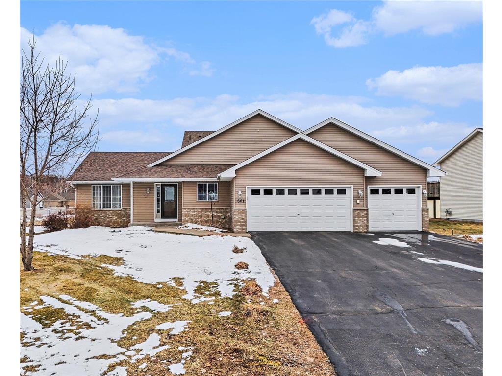 601 Hickory Street SW Isanti MN 55040 7017367 image1