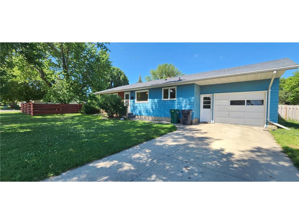 601 N Bruce Street Marshall MN 56258 7107376 image1