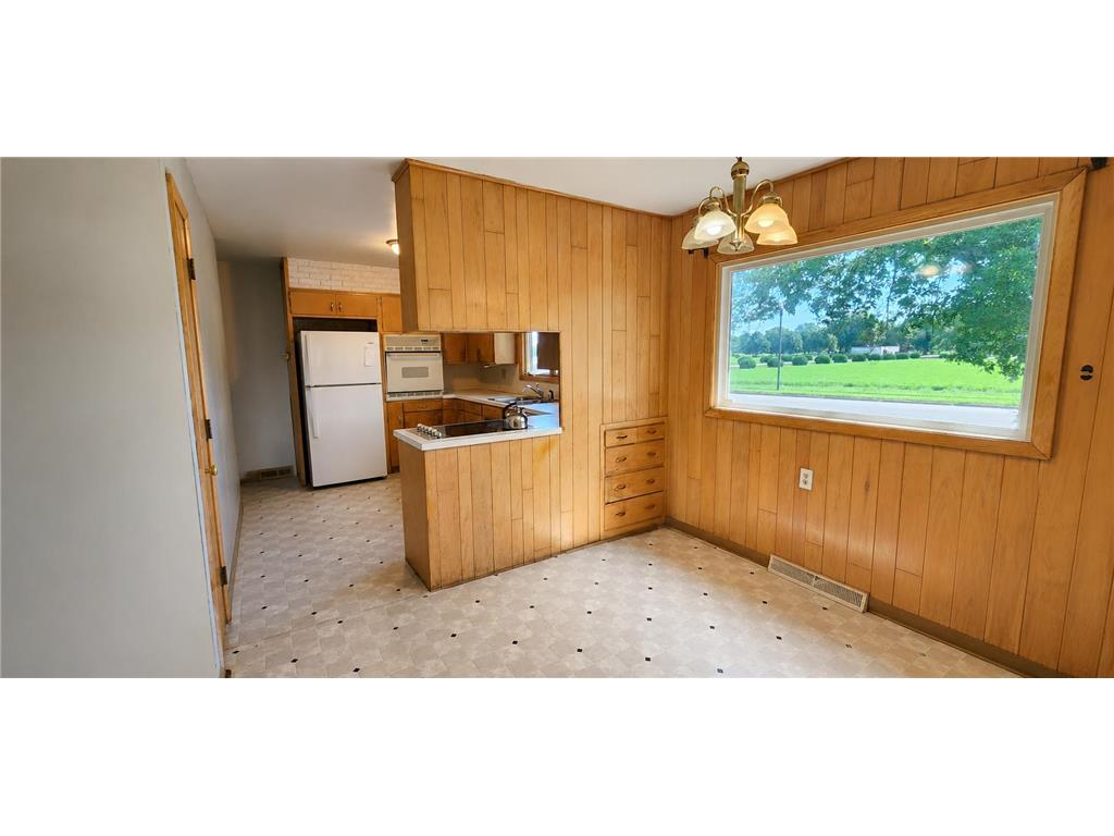 601 N Bruce Street Marshall MN 56258 7107376 image5