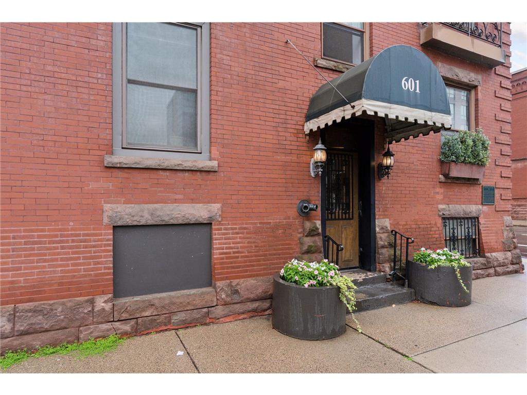 601 S 9th Street #3 Minneapolis MN 55404 6771372 image4