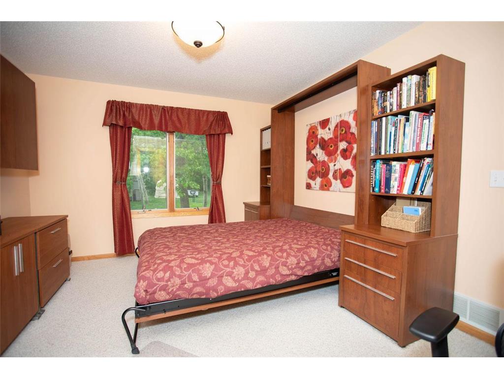601 Sterling Street S Maplewood MN 55119 7041050 image32