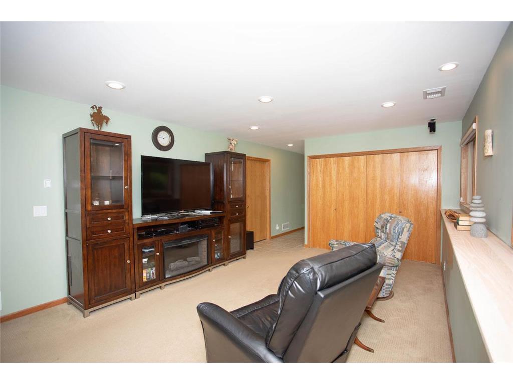 601 Sterling Street S Maplewood MN 55119 7041050 image41