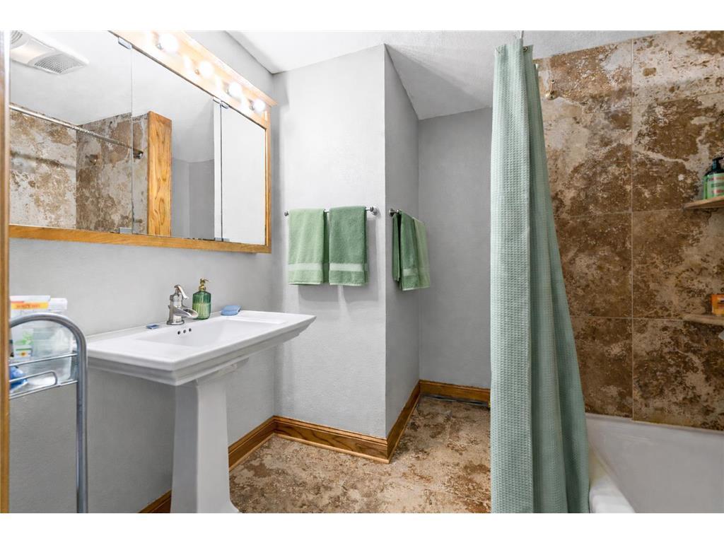 6016 Golden Valley Road Golden Valley MN 55422 7052352 image11