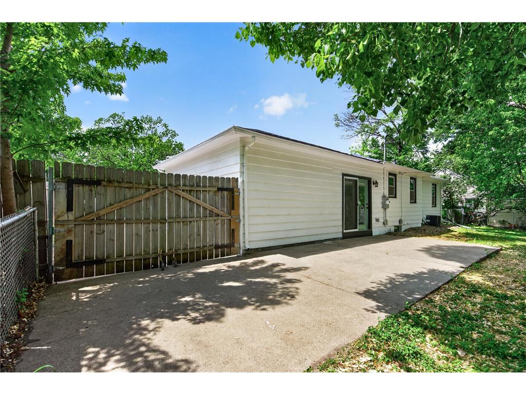 6018 Camden Avenue N Brooklyn Center MN 55430 7085046 image31