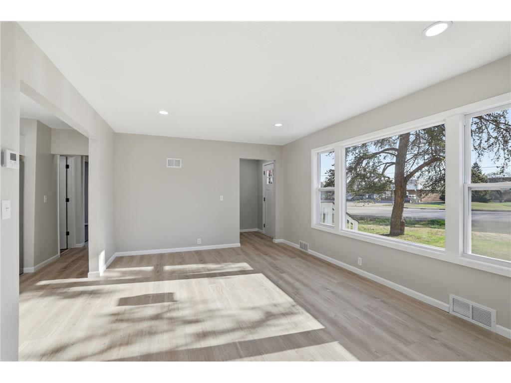 6019 W Broadway Avenue New Hope MN 55428 7053545 image1