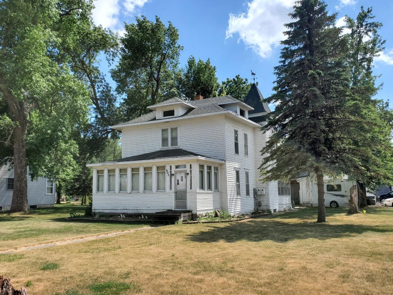 602 10th Street, Heron Lake, MN 56137 MLS 6012155 Edina Realty