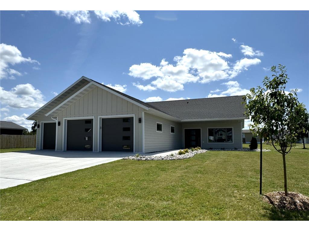 602 Lincoln Street SE Warroad MN 56763 6744463 image1