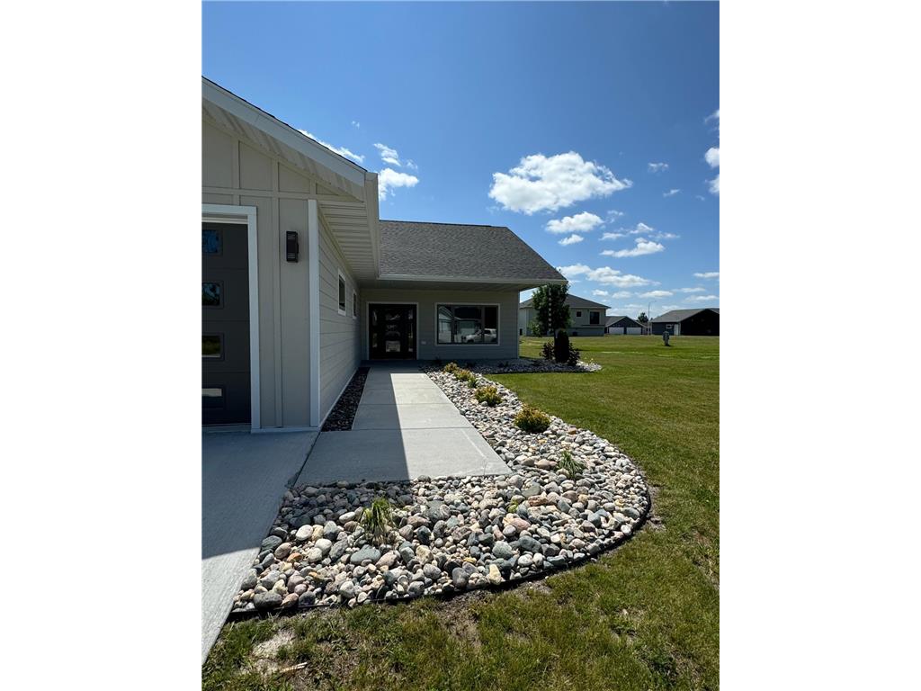 602 Lincoln Street SE Warroad MN 56763 6744463 image3