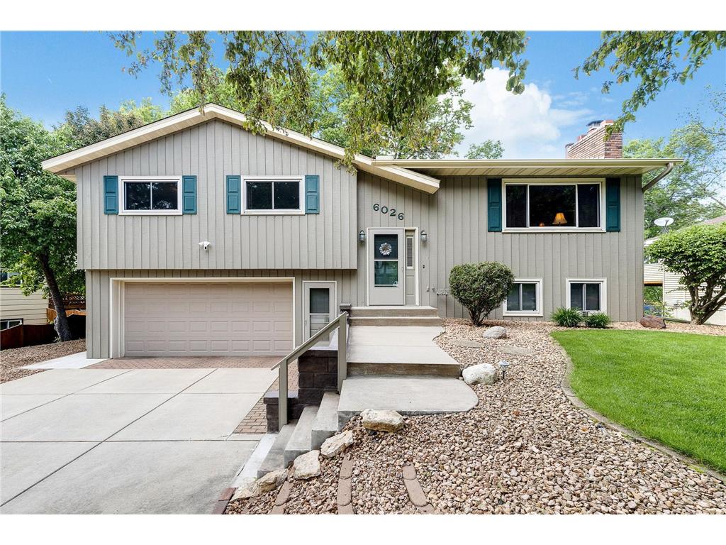 6026 27th Street N Oakdale MN 55128 6520043 image1