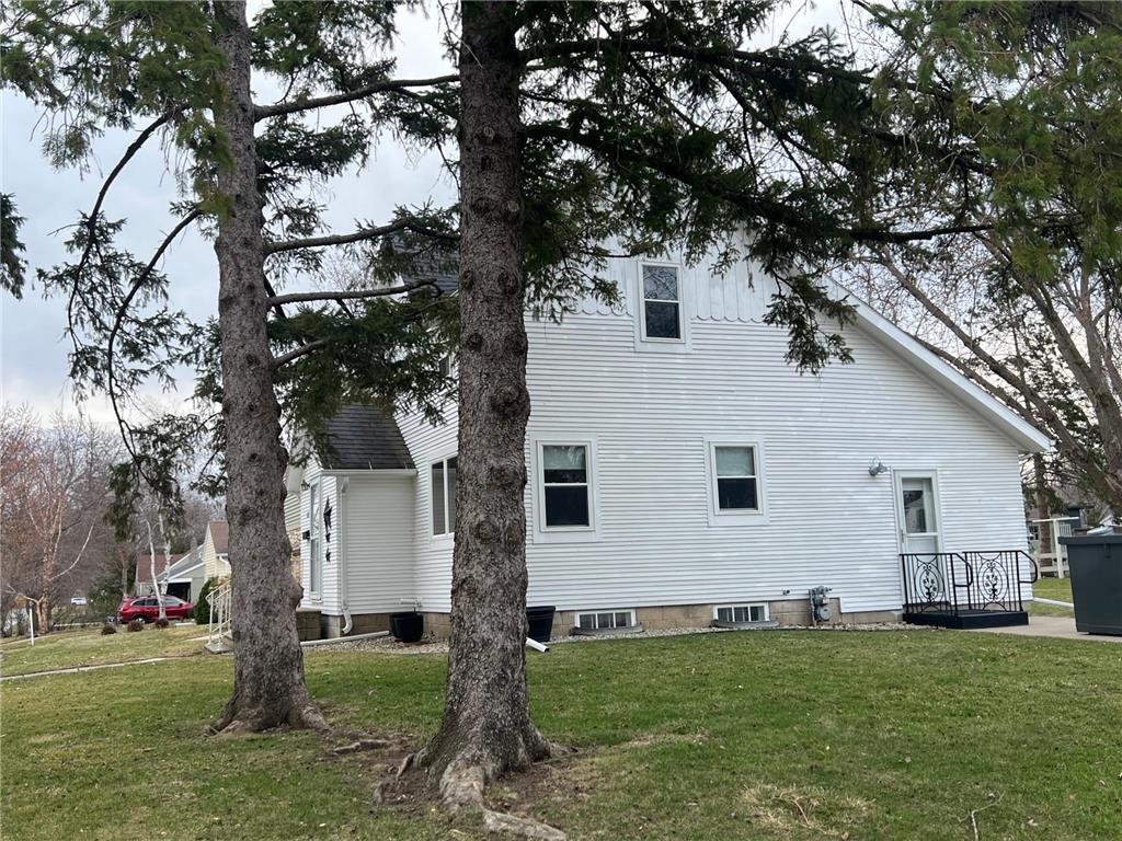 603 E Academy Street Owatonna MN 55060 7046217 image2