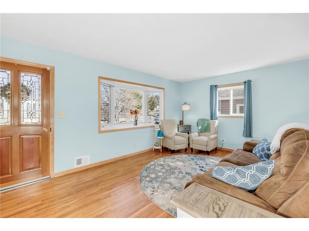 6033 Garbe Avenue Woodbury MN 55125 6694867 image1