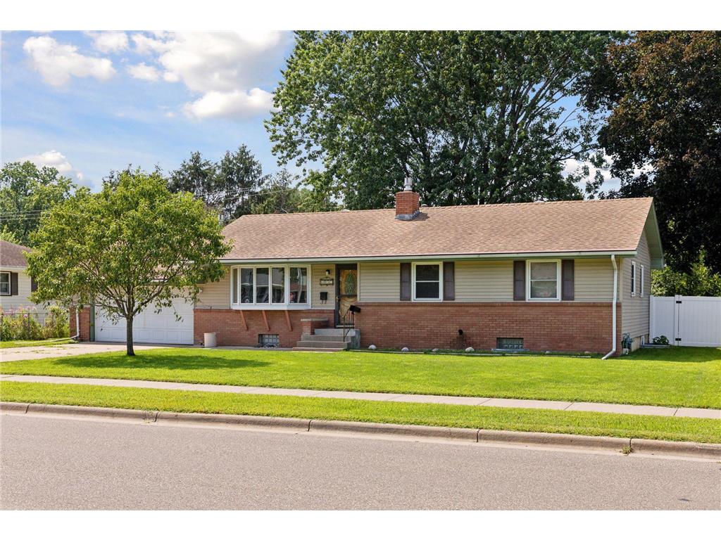 6037 June Avenue N Brooklyn Center MN 55429 6583345 image1