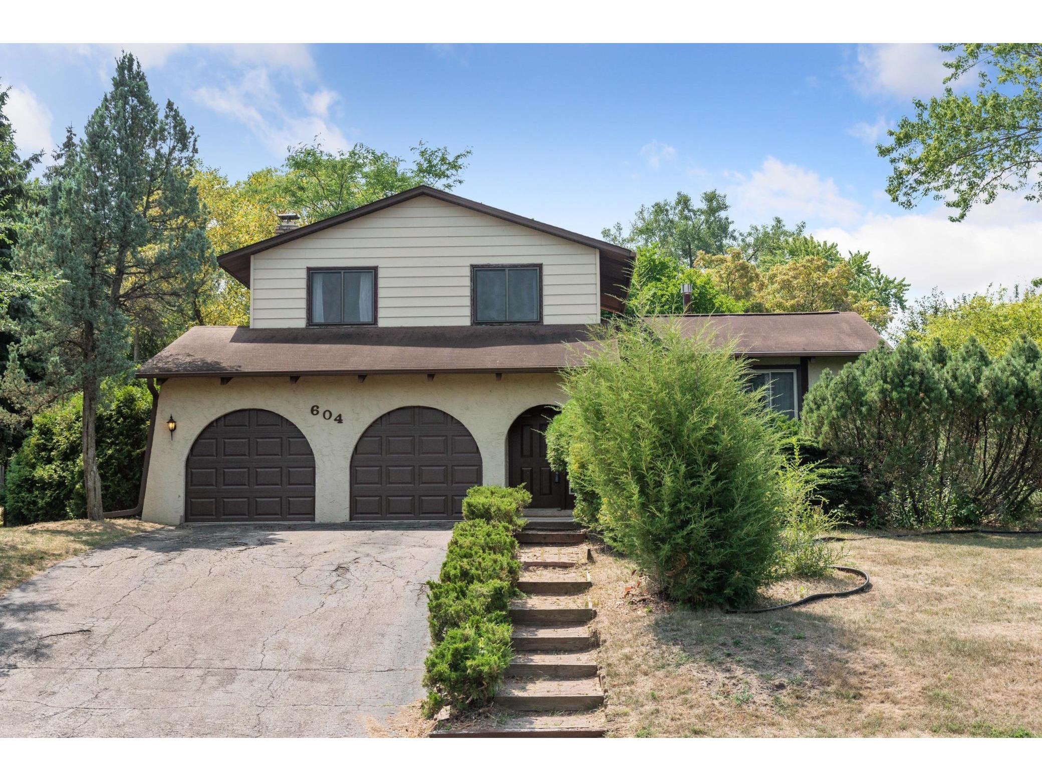 604 Iona Lane, Roseville, MN 55113 MLS 6073081 Edina Realty