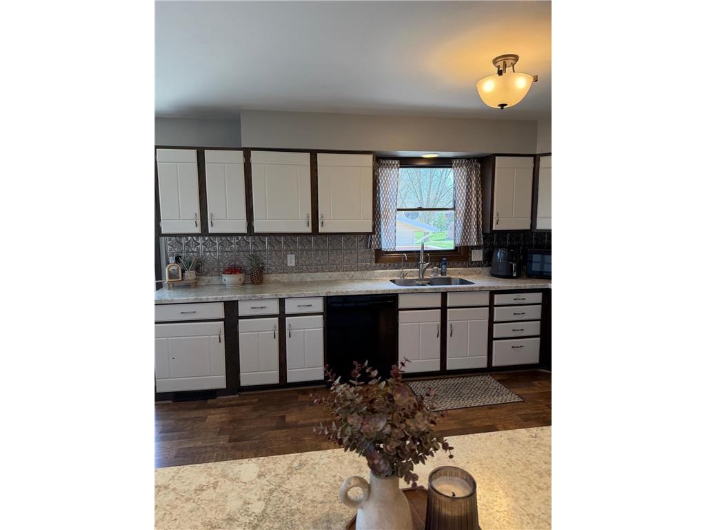 604 S Dekalb Street Redwood Falls MN 56283 7060468 image12