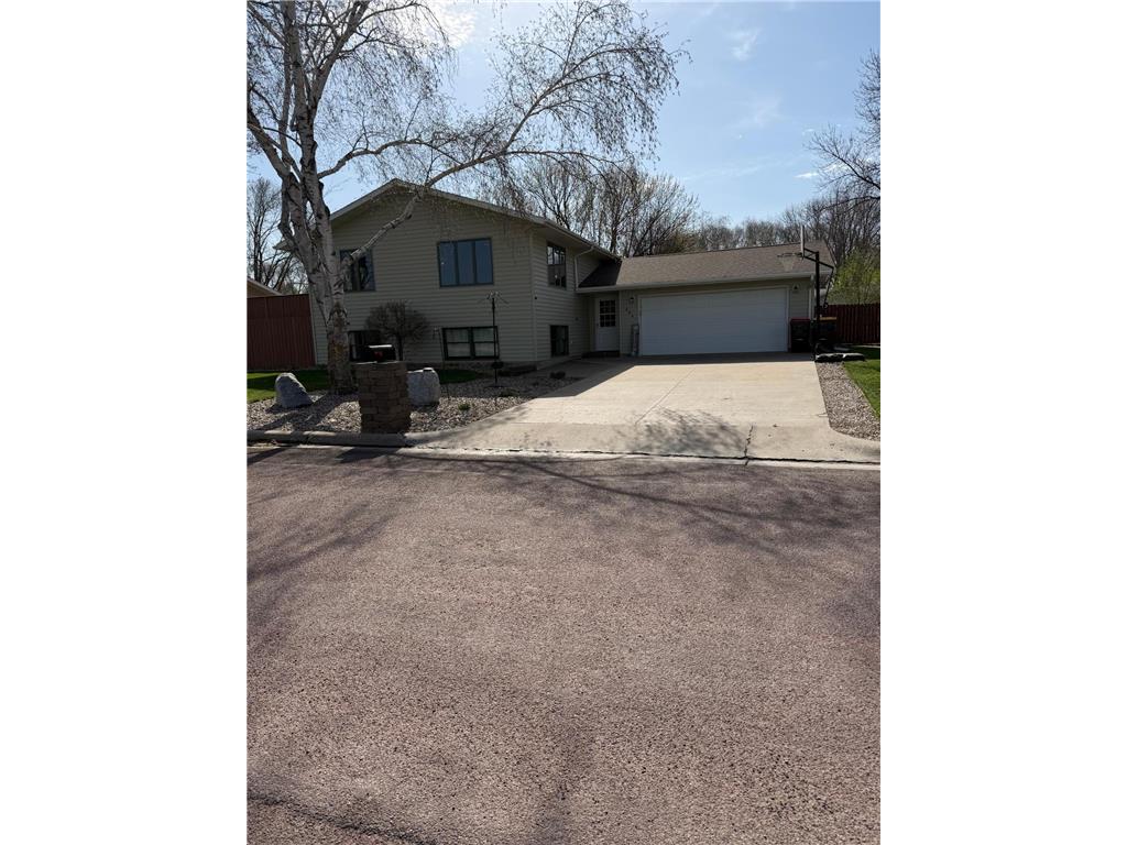 604 S Dekalb Street Redwood Falls MN 56283 7060468 image2