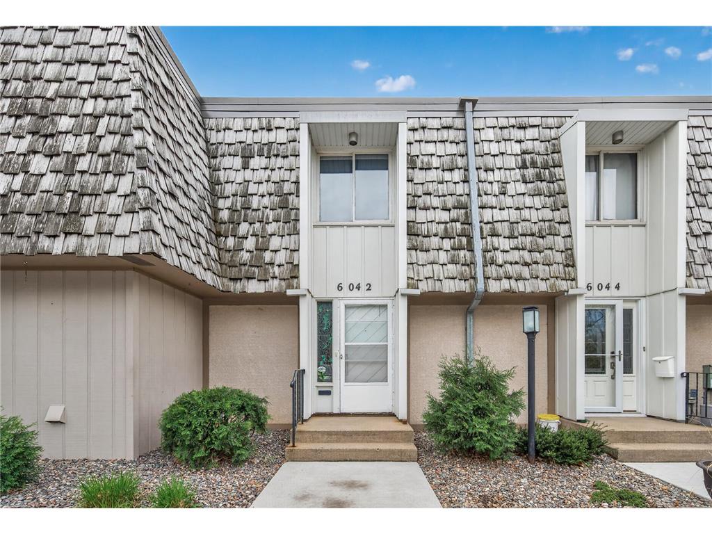 6042 Golden Valley Road Golden Valley MN 55422 7026927 image1