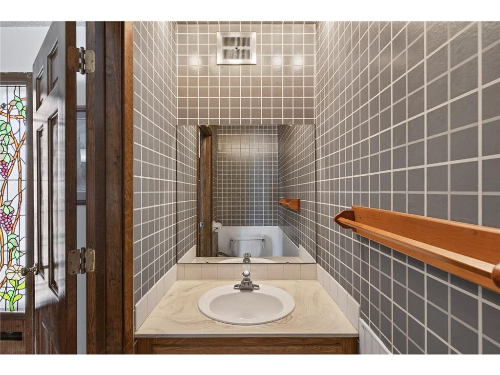 6042 Golden Valley Road Golden Valley MN 55422 7026927 image10