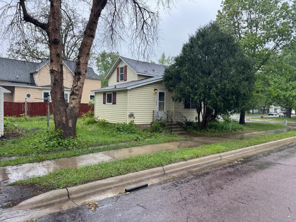 605 Division Street W Faribault MN 55021 7063205 image1