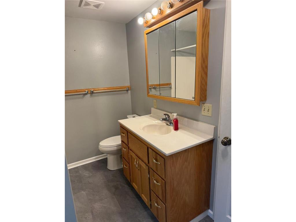 605 Division Street W Faribault MN 55021 7063205 image6