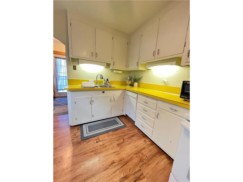 605 E 10th Street Duluth MN 55805 7051859 image6