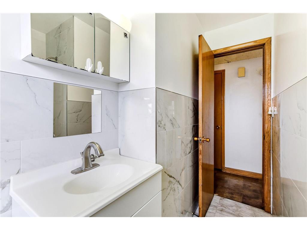 605 Greenbrier Street Saint Paul MN 55106 7113453 image16