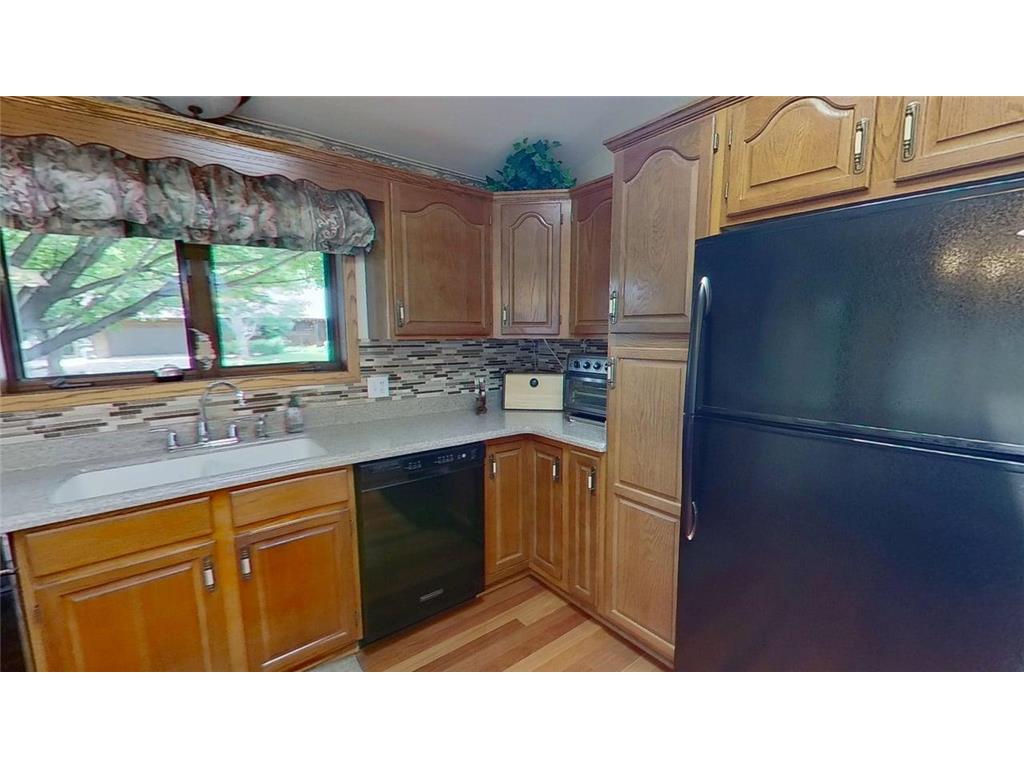 605 Van Buren Street Marshall MN 56258 7080953 image10