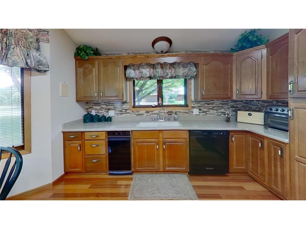605 Van Buren Street Marshall MN 56258 7080953 image9