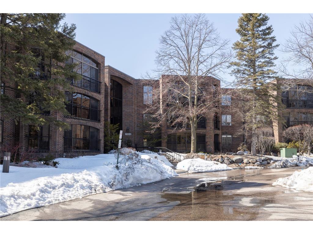 6051 Laurel Avenue #105 Golden Valley MN 55416 6355947 image1