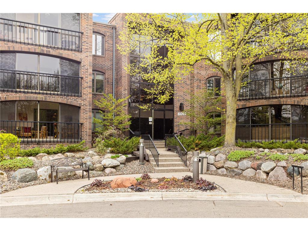 6051 Laurel Avenue #106 Golden Valley MN 55416 6363492 image1