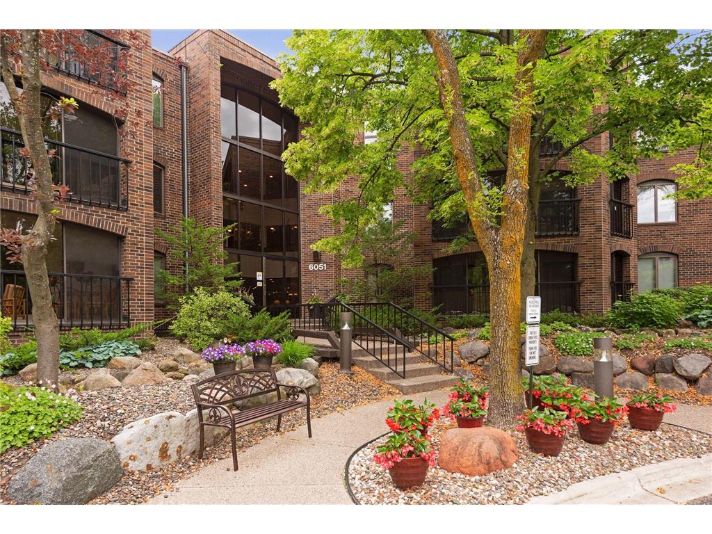 6051 Laurel Avenue #112 Golden Valley MN 55416 7085832 image1