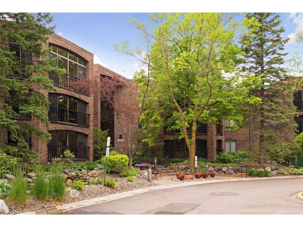 6051 Laurel Avenue 203, Golden Valley, MN, 55416 MLS 6328545