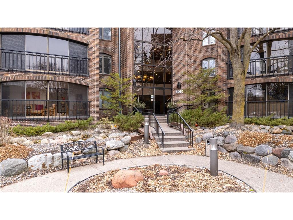 6051 Laurel Avenue #203 Golden Valley MN 55416 6695067 image1