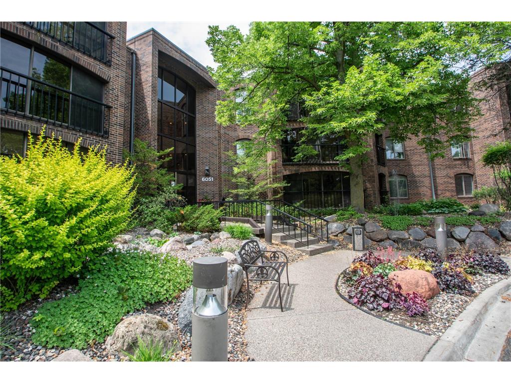 6051 Laurel Avenue 206, Golden Valley, MN, 55416 MLS 6385365